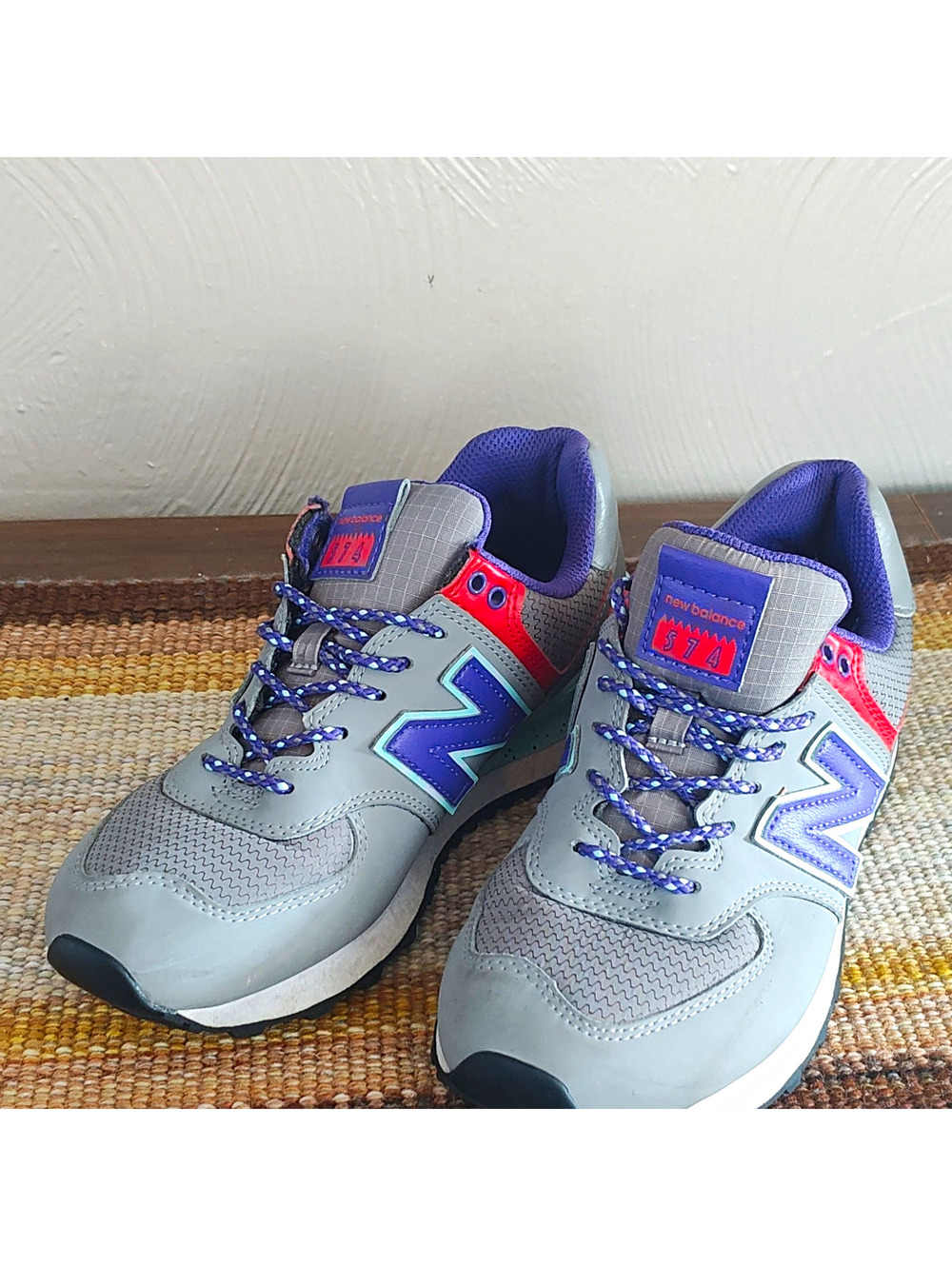 New Balance 574 Lace-Up Low Top Colorblock Sneakers Gray Purple ML574WOA size 6
